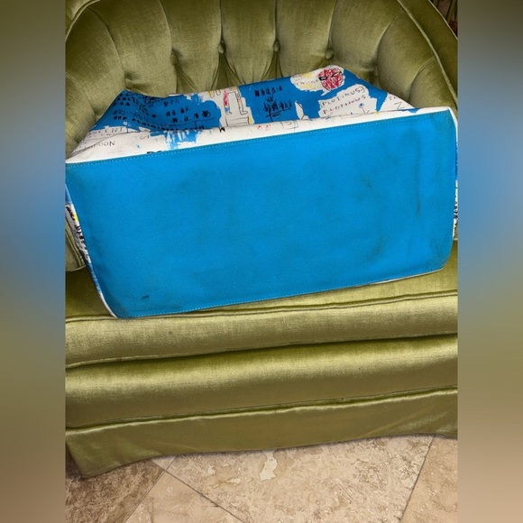 EUC ALICE + OLIVIA DUFFLE BAG BASQUIAT ASCENT WEEKENDER ***sold*** 12/17/25​ - Picture 10 of 10